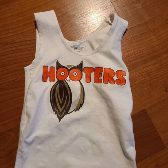 Hooter's Size xs Tank - Picture 2 of 4